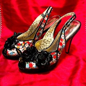 Fun flower print heels size 9.5